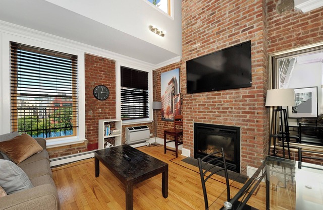 3 BR Unit with Private Roof! Perfect Location
