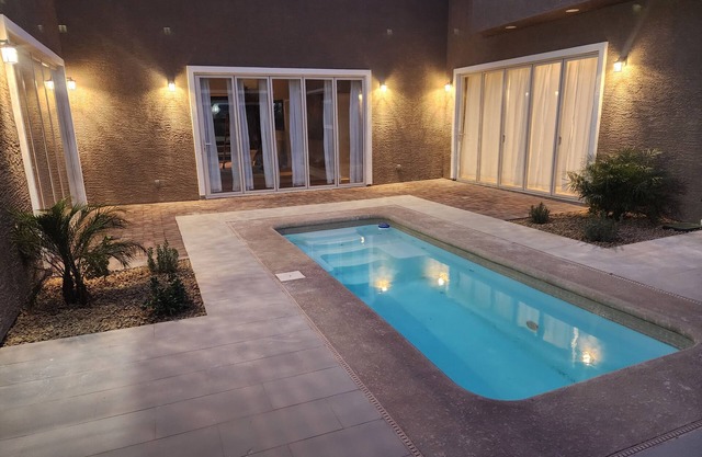 3-D Tour my 14Bd/14B with Pool and Spa. Close to Airport, Strip & Conventions