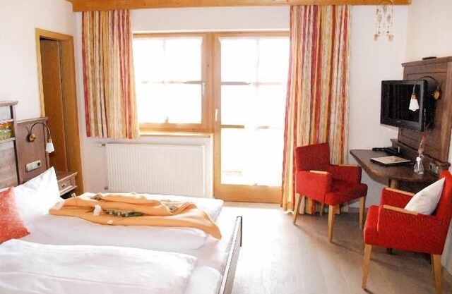 3* Doppelzimmer mit Balkon und Blick zum Tal