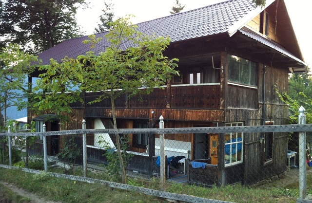 3 Double Rooms - 1 Shared Bathroom