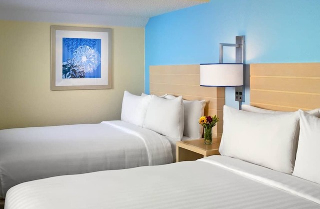 3 Family-friendly Suites w/ FULL Kitchen, Pets Allowed, Onsite Pool, Breakfast!