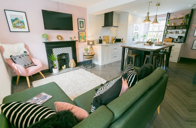 3 Greenfield Terrace - a near a pub that sleeps 6 guests in 3 bedrooms