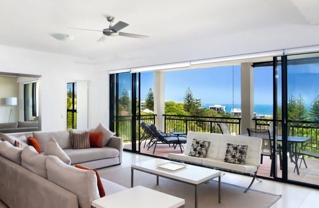 3 Hilltop Villas - White Water Views from the Heart of Sunshine