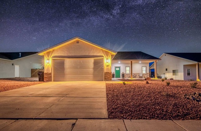 3 King Suites + Private Hot Tub | Near Zion