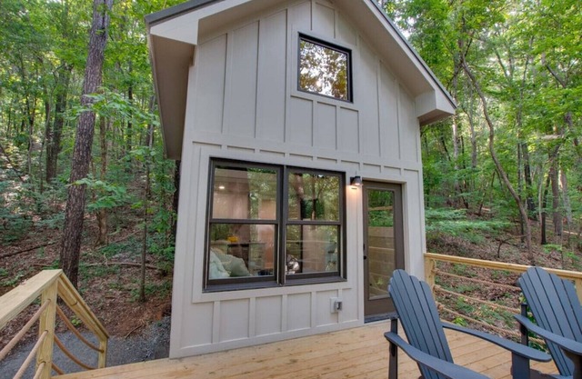 #3 (Magnolia) Treehouse near Lake Guntersville