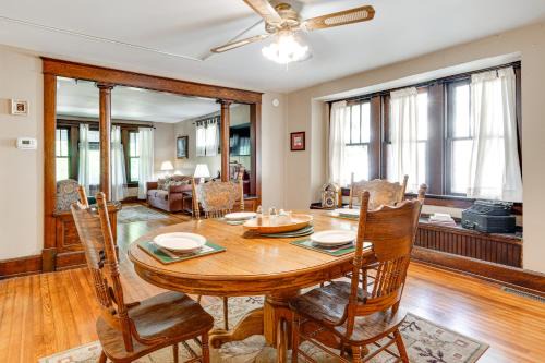 3 Mi to Dtwn Indy 20th-Century Apt with Fenced Yard
