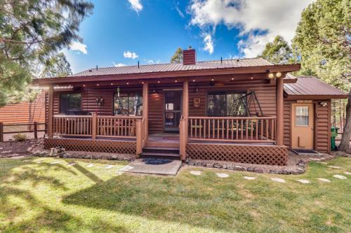 3 Mi to Fool Hollow Lake Cozy Cabin with Fire Pit