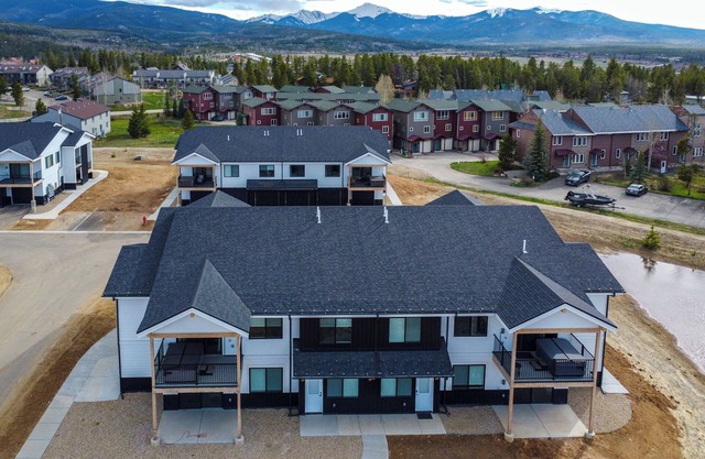 3 Mi to Fraser River Trail: Modern Condo w/Views!