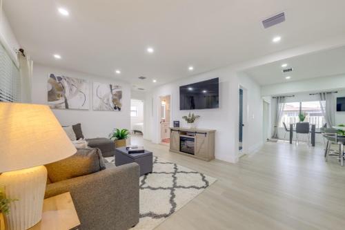 3 Mi to Hard Rock Stadium Retreat with Private Yard