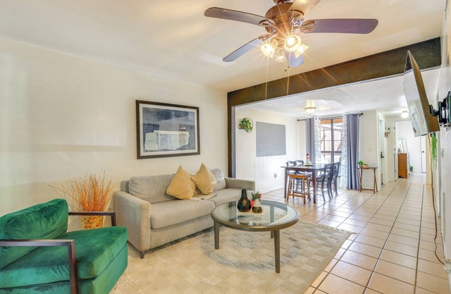3 Mi to UF Campus: Charming Gainesville Townhome
