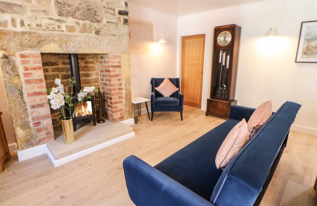 3 MILL WYND, pet friendly, character holiday cottage in Staindrop
