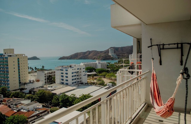 3 min to beach apartment, ocean view, terrace, big pool, and AC in Santa Marta