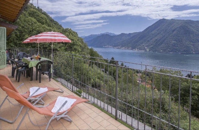 3 mins from Argegno, 2 bedroom, 1 bath, shared pool, sleeps up to 6