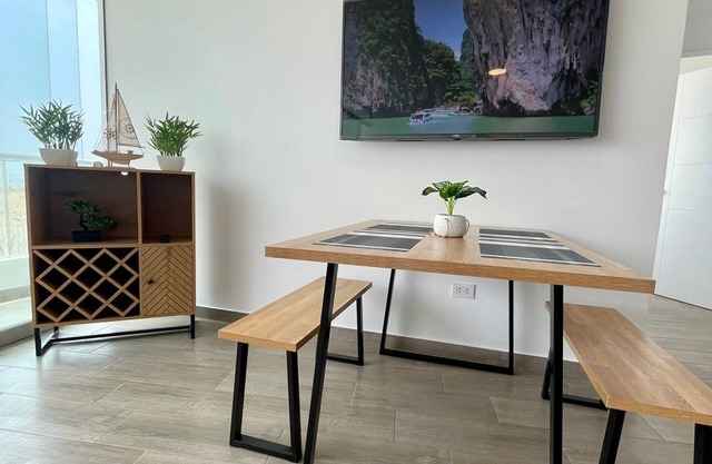 3 minutes from the beach! Beautiful Premiere Apartment with Pool