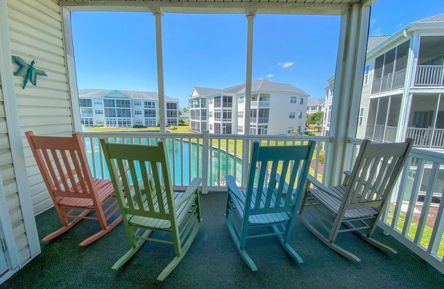 3 night minimum. 2 bedroom. Outdoor pool. Close to beach.