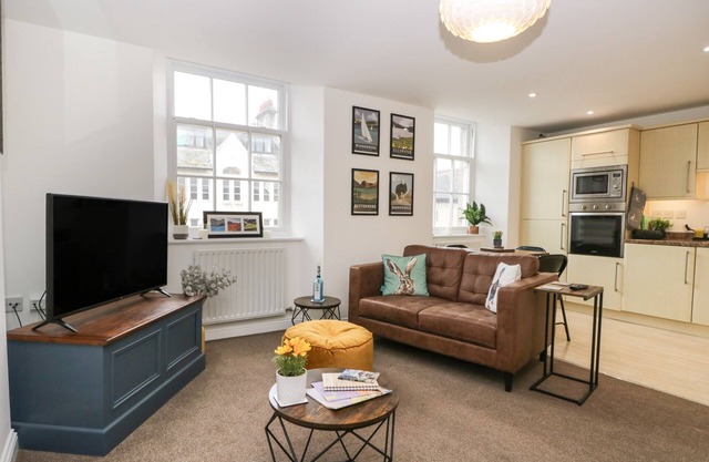 3 OLD PHARMACY COURT, family friendly in Kendal