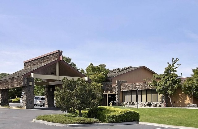 3 Pet-friendly Units Close to Gesa Carousel of Dreams! w/Onsite Pool, Parking