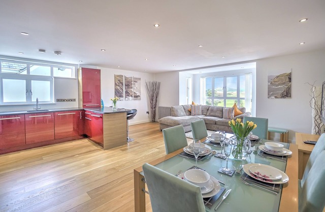 3 POINT VIEW- Luxury 3 Bed Apartment with parking/5 min walk to Croyde Beach
