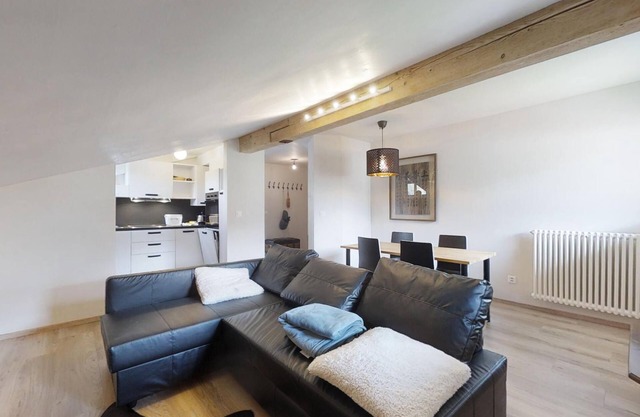 3-room apartment in the attic, furnished, living/dining room, sep.