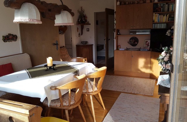3-room apartment with a wonderful southwest-facing balcony and swimming pool/sauna