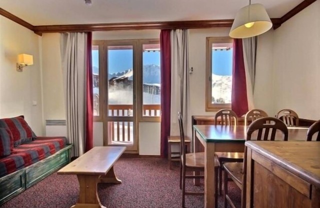 3-room apartment at the foot of the slopes with balcony and view