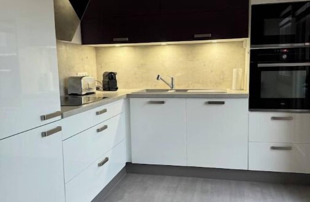 3-ROOM APARTMENT NEAR TOWN CENTER