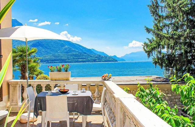 3-room apartment with pool, terrace, sunbathing area and lake access