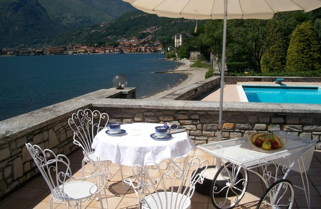 3-room apartment with pool, terrace, sunbathing area and lake access