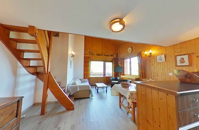 3-room apt with mezzanine, sleeps 6, near shops and slopes, covered parking