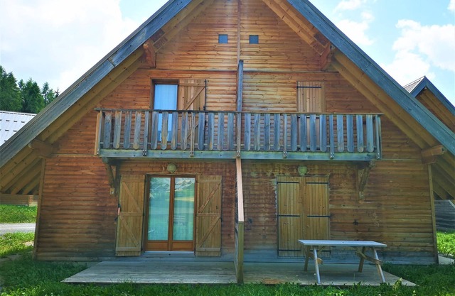 3-room Chalet in La Joue du Loup with parking, sleeps 7
