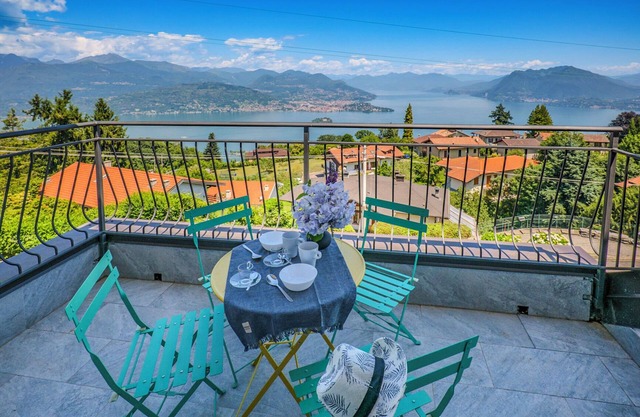 3-room corner apartment with balcony and fantastic lake view