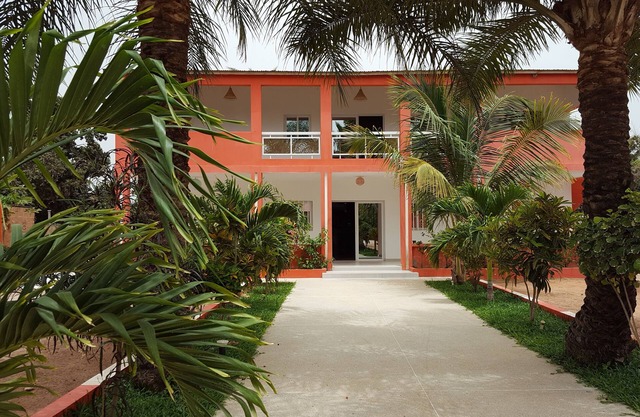 3-room garden apartment 2.5km from the beach