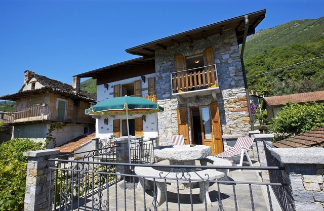 3-room rustico with spacious outdoor area in an absolutely quiet & sunny location