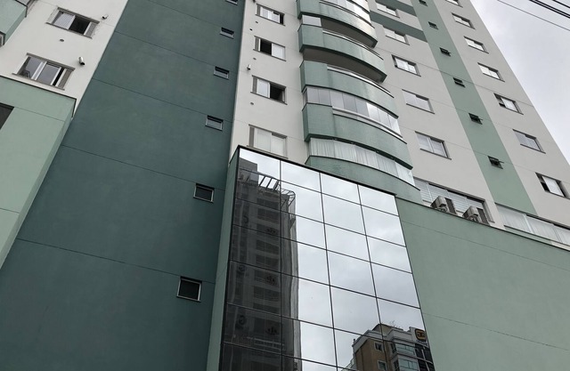 3 ROOMS IN THE CENTER OF BALNEÁRIO CAMBORIÚ / AREA NOBRE / 2 VAGAS / 350 M FROM THE BEACH / TOP.