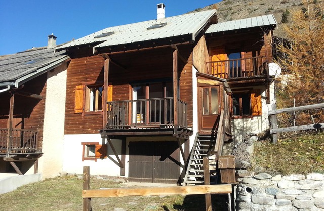 3* south-facing chalet 120 m² 9 pers downhill skiing at 800 m + cross-country skiing at 200m