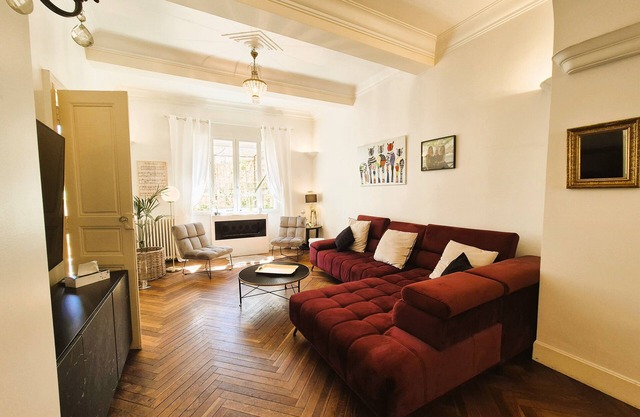 3-star manor house:L'Oustal des Halles with cinema in the center of town