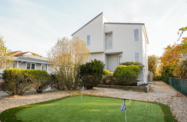 3 Story Beach Waterview, 3 KING bed, golf putting green!