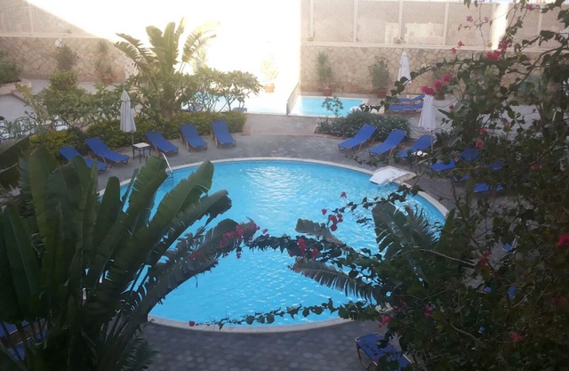 3 Stylish Units: Poolside Boutique Stay Near Shops & Saqqala Square