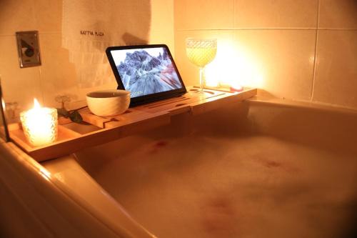 3 suites com Jacuzzi e Lareira - Duplex perto do Centro