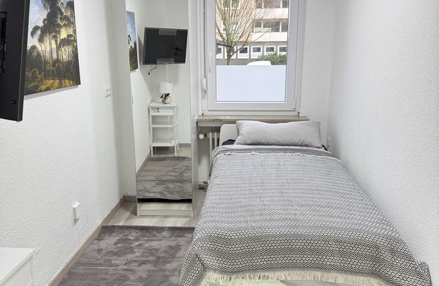 #3 Top room: central & comfortable, shared bathroom