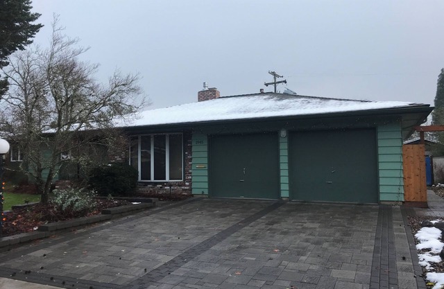 30+ days No pets non-smoking one level NW Corvallis home with AC, WiFi, garage