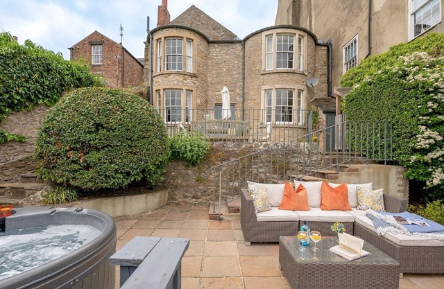 30 Frenchgate - a house that sleeps 10 guests in 5 bedrooms