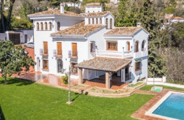 30 minutes from Malaga! Villa ideal for large groups, with games room