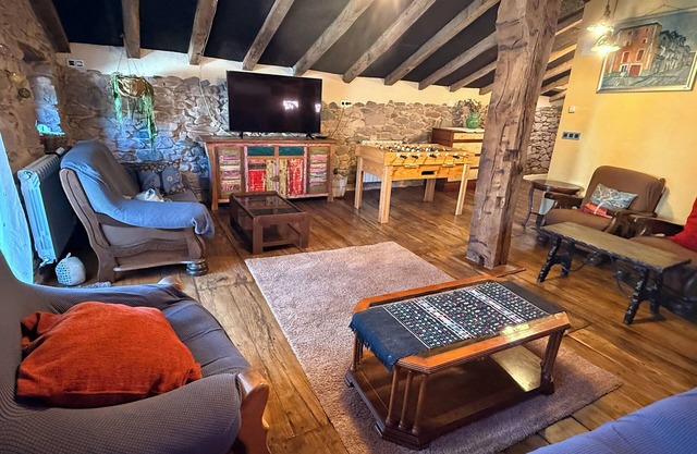 30 minutes from San Sebastian. For 10 people. Pets accepted.