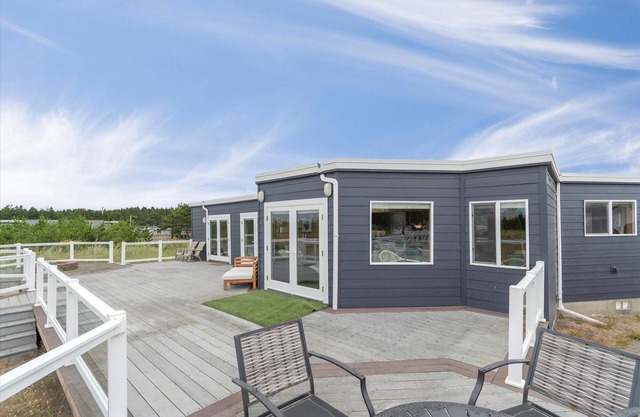 30 NIGHT MINIMUM, ocean front, remodeled, Dogs OK (Blue)