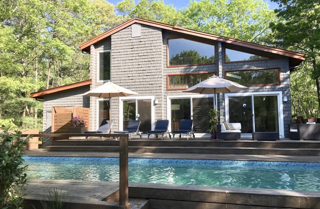 30% OFF. Village Fringe - Stylish Glassy Modern House with Tennis Courts