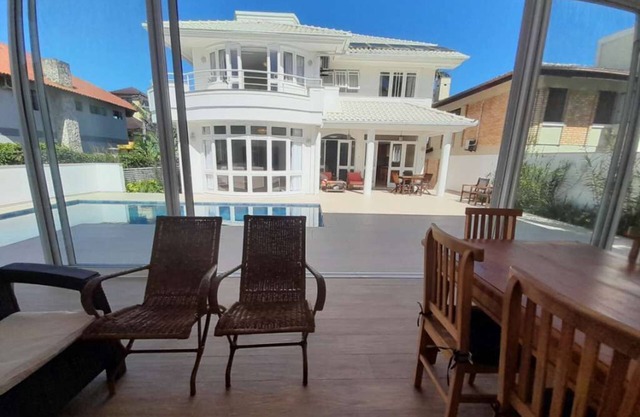 300m from Jurere Internacional beach, excellent location and space