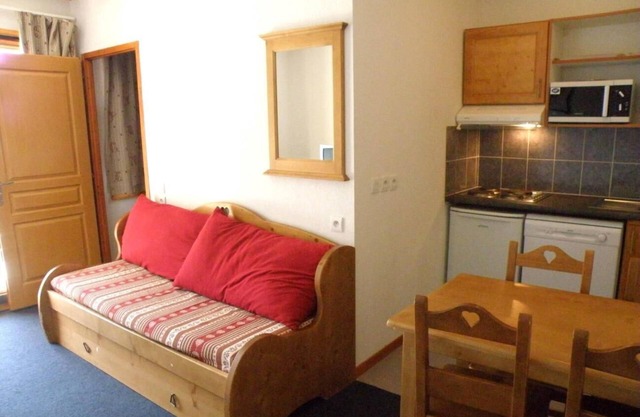 300m from ski lifts, sauna, hammam, balcony, parking, tv, 40m², Vaujany