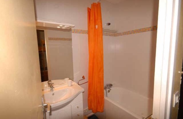 300m from ski slopes, 2nd floor, view ski slopes, balcony, tv, 33m², Gourette
