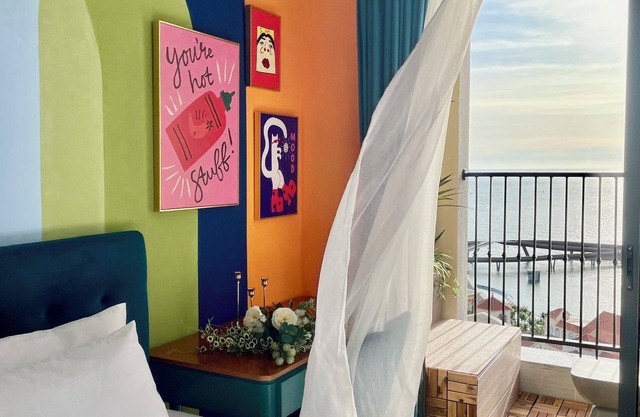 300m to the beach! Firework Oceanview Luxury studio apartment with King Bed